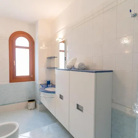 Villa House Nicasia: Con Piscina *
