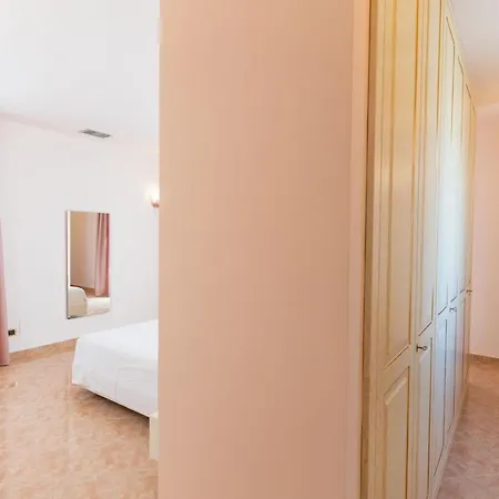House Nicasia: Con Piscina *