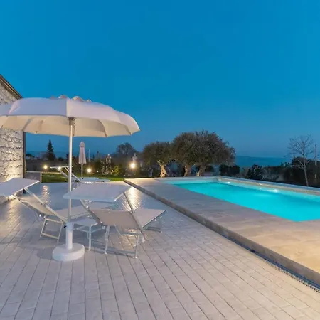 House Nicasia: Con Piscina