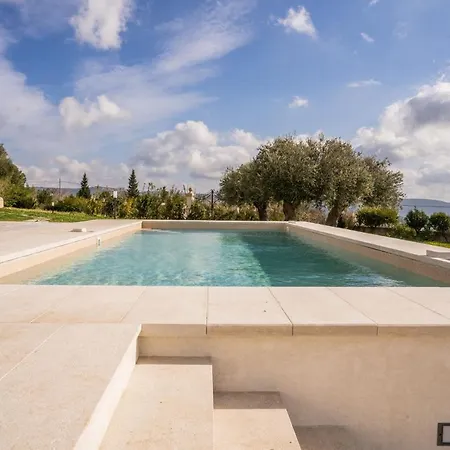 House Nicasia: Con Piscina *