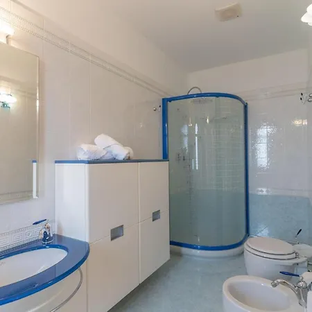 House Nicasia: Con Piscina