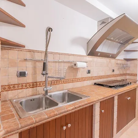 House Nicasia: Con Piscina * Ragusa