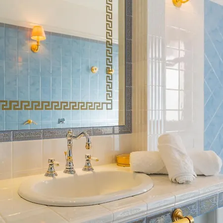 House Nicasia: Con Piscina Villa