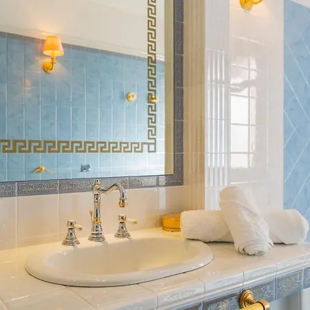 House Nicasia: Con Piscina Villa