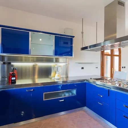 Villa House Nicasia: Con Piscina *