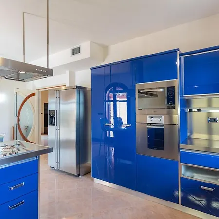 House Nicasia: Con Piscina Villa