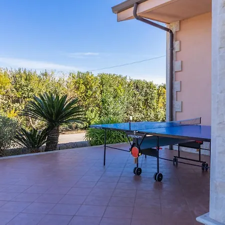 Villa House Nicasia: Con Piscina