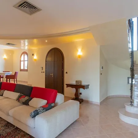 House Nicasia: Con Piscina * Ragusa