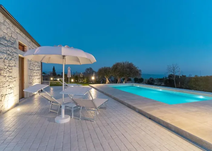 House Nicasia: Con Piscina